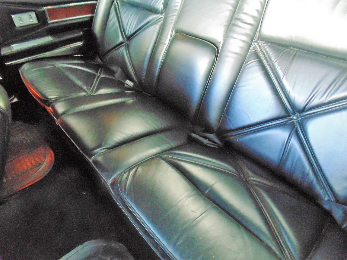 1970_Lincoln_Mark_III_Coupe_Leather_interior