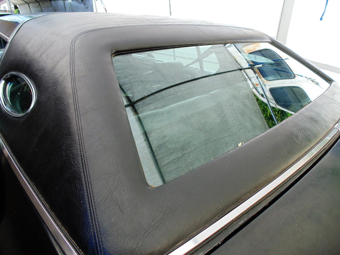 1975 Lincoln_Mark_IV_Continental_Back_Windshield