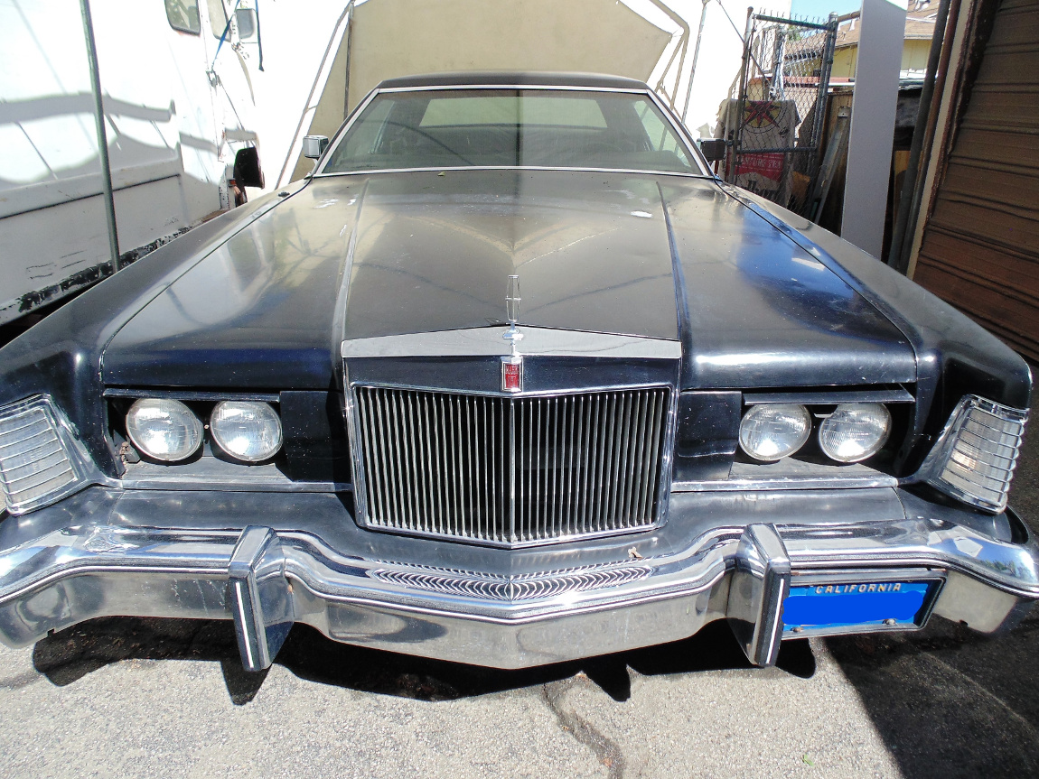 1975 Lincoln_Mark_IV_Continental_Back_Windshield_Headlights