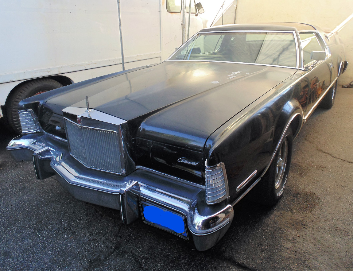 1975 Lincoln_Mark_IV_Continental_Front_End_Black_On_Black