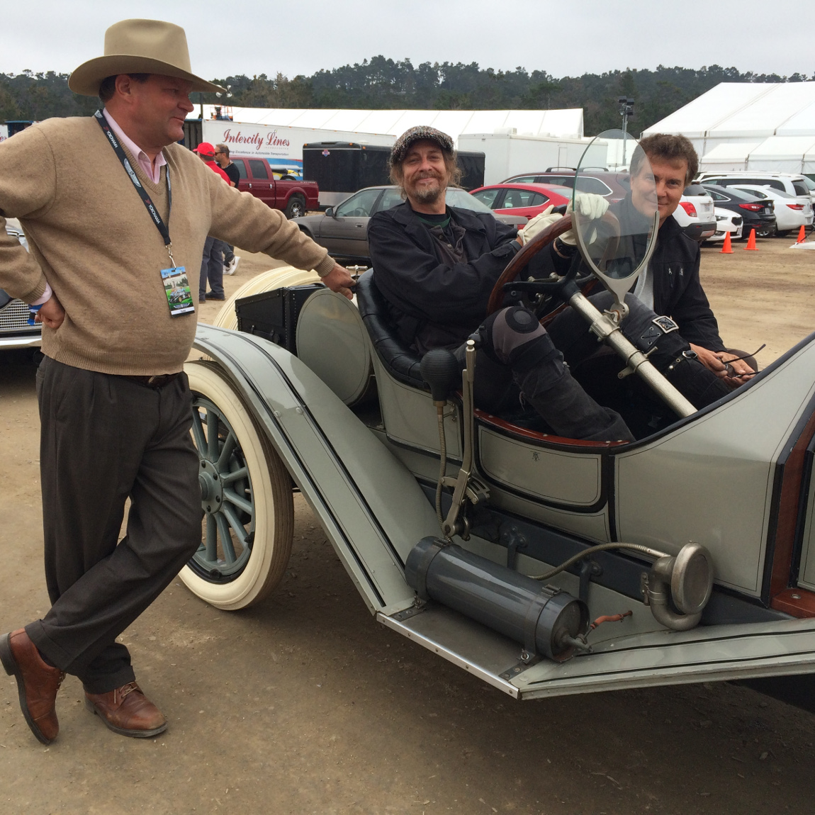 Pebble_Beach_2016_1912_Moon_30_Raceabout_TALKING_TO_FRIENDS