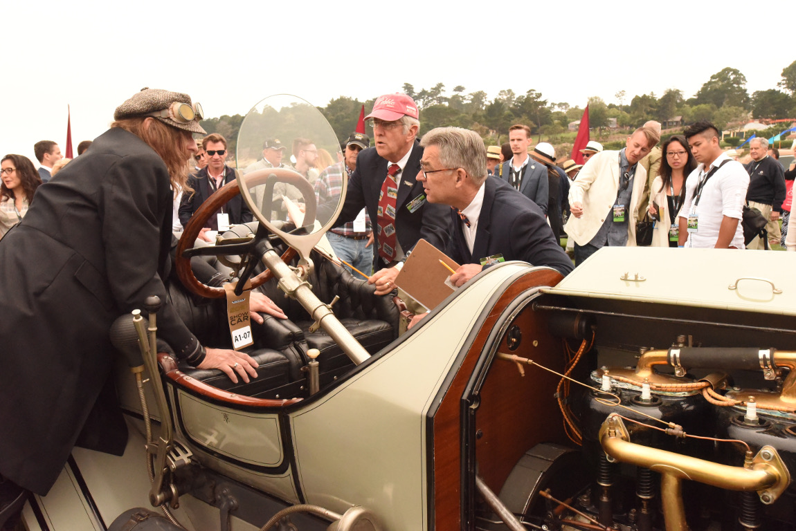 Pebble_Beach_2016_1912_Moon_30_Raceabout_TALKING_TO_JUDGES